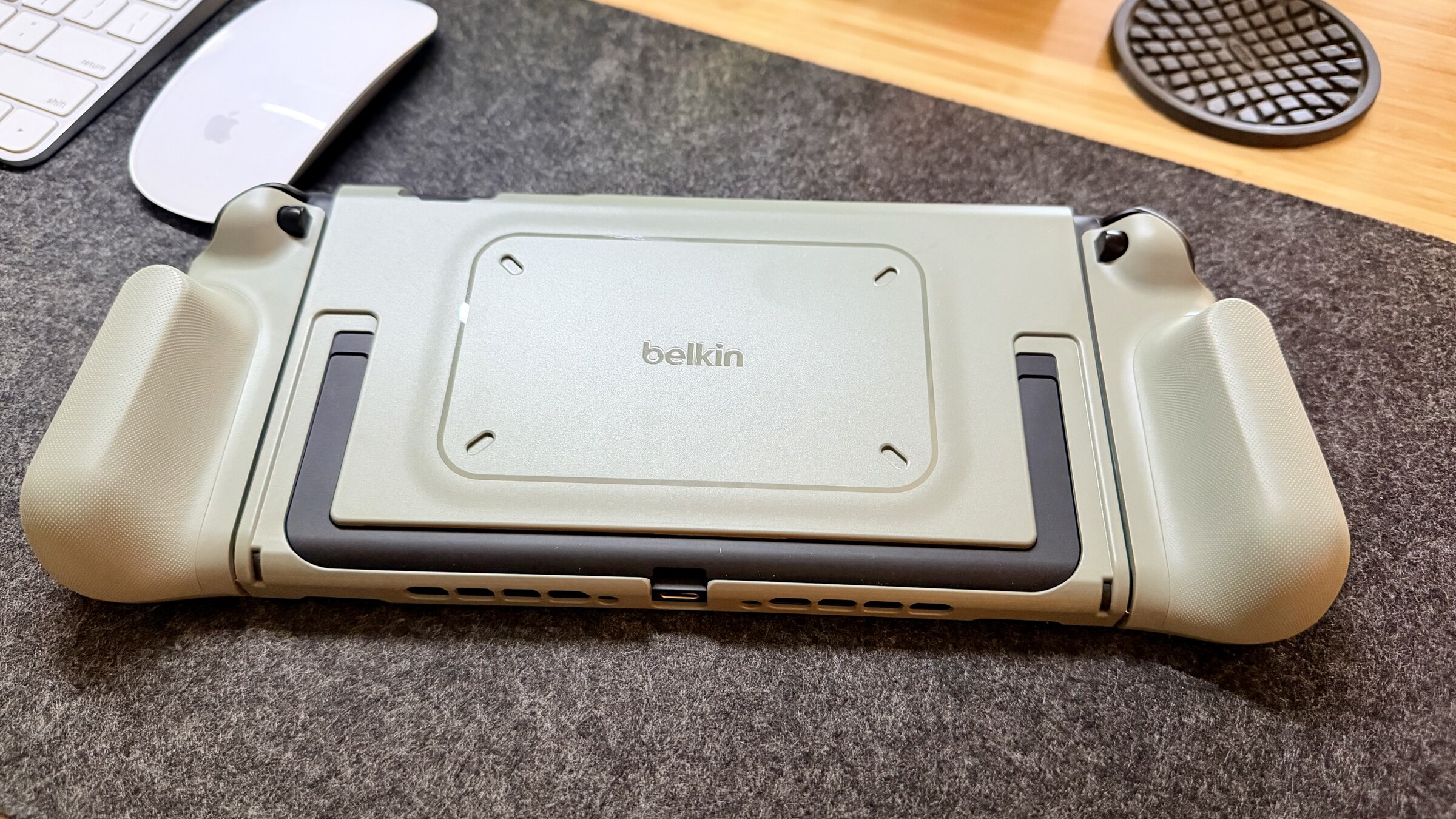 Green Belkin Grip Charging Case from the back